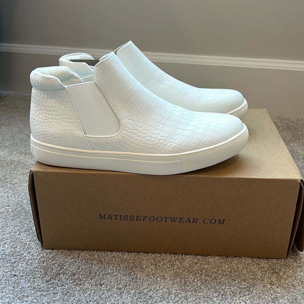 NWT Coconuts by Matisse sneakers